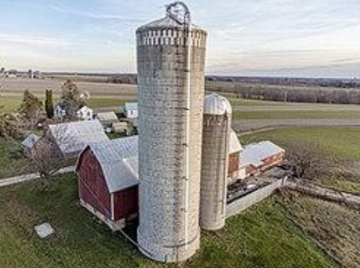 Silo. Fonte: Wikimedia Commons.